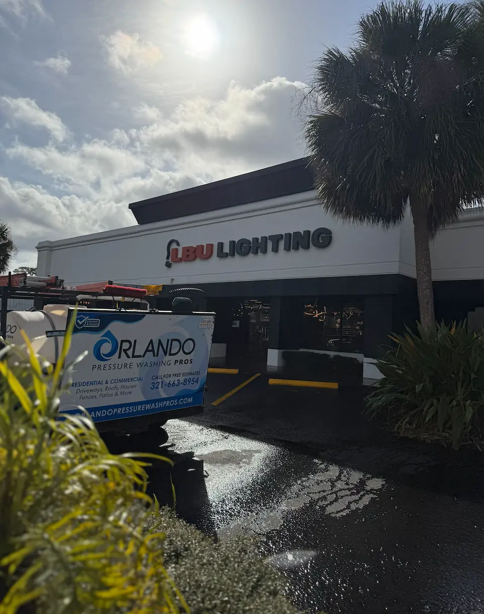 retail-storefront-building-exterior-cleaning-in-Orlando-fl-2025.webp